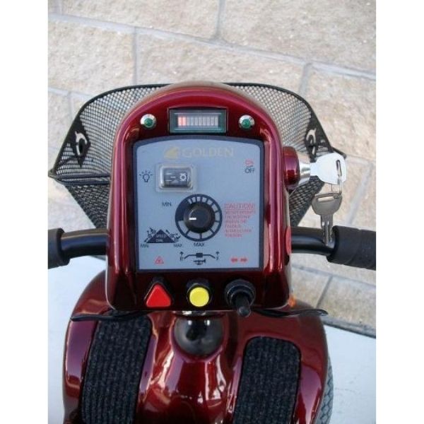 Golden Technologies Avenger 500lb Capacity 4-Wheel Scooter GA541D Tiller View